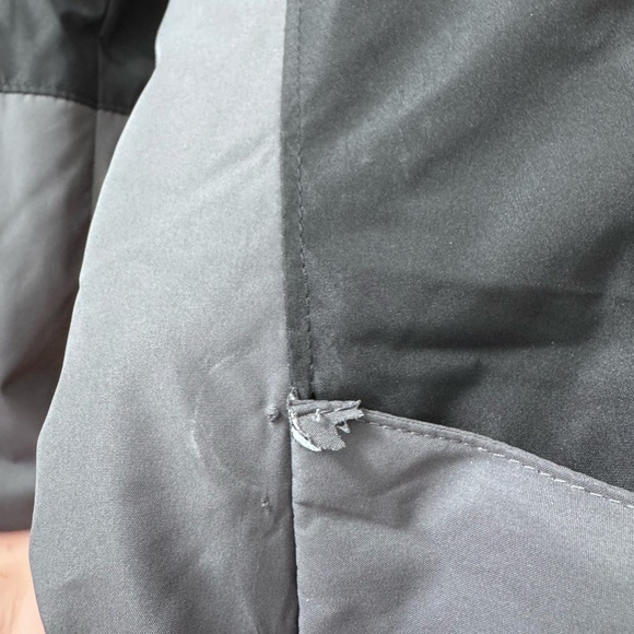 Men’s SPYDER gray, black and red City-to-Slope Ski Jacket medium - Picture 10 of 12